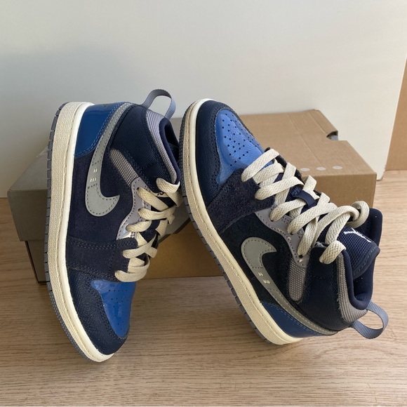 Nike Air Jordan 1 Mid SE Craft Kids Sneakers- SZ 13 C - Picture 8 of 13
